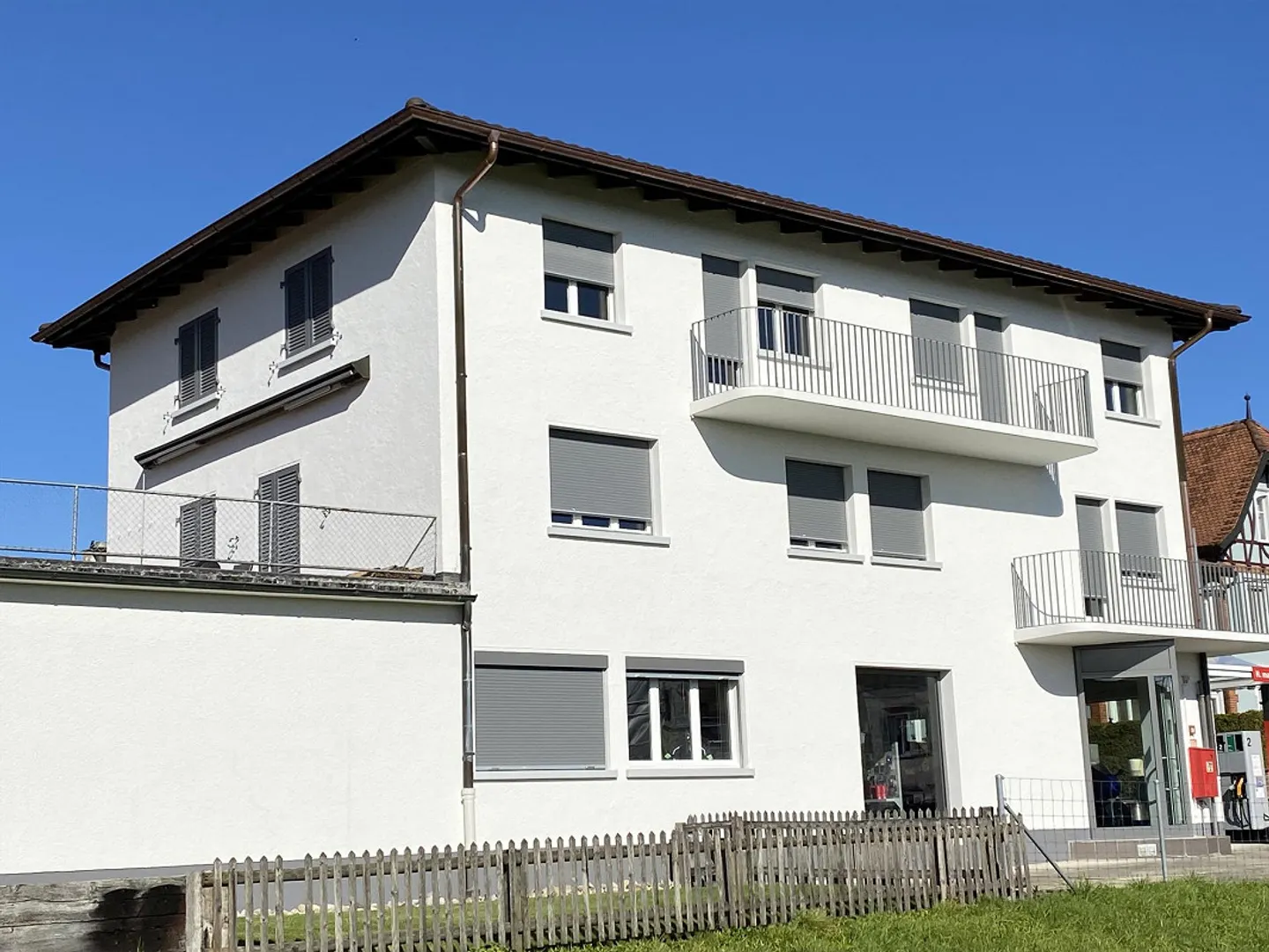 All-day sunny modern central apartment with 2 balconies - Photo 1 of 15