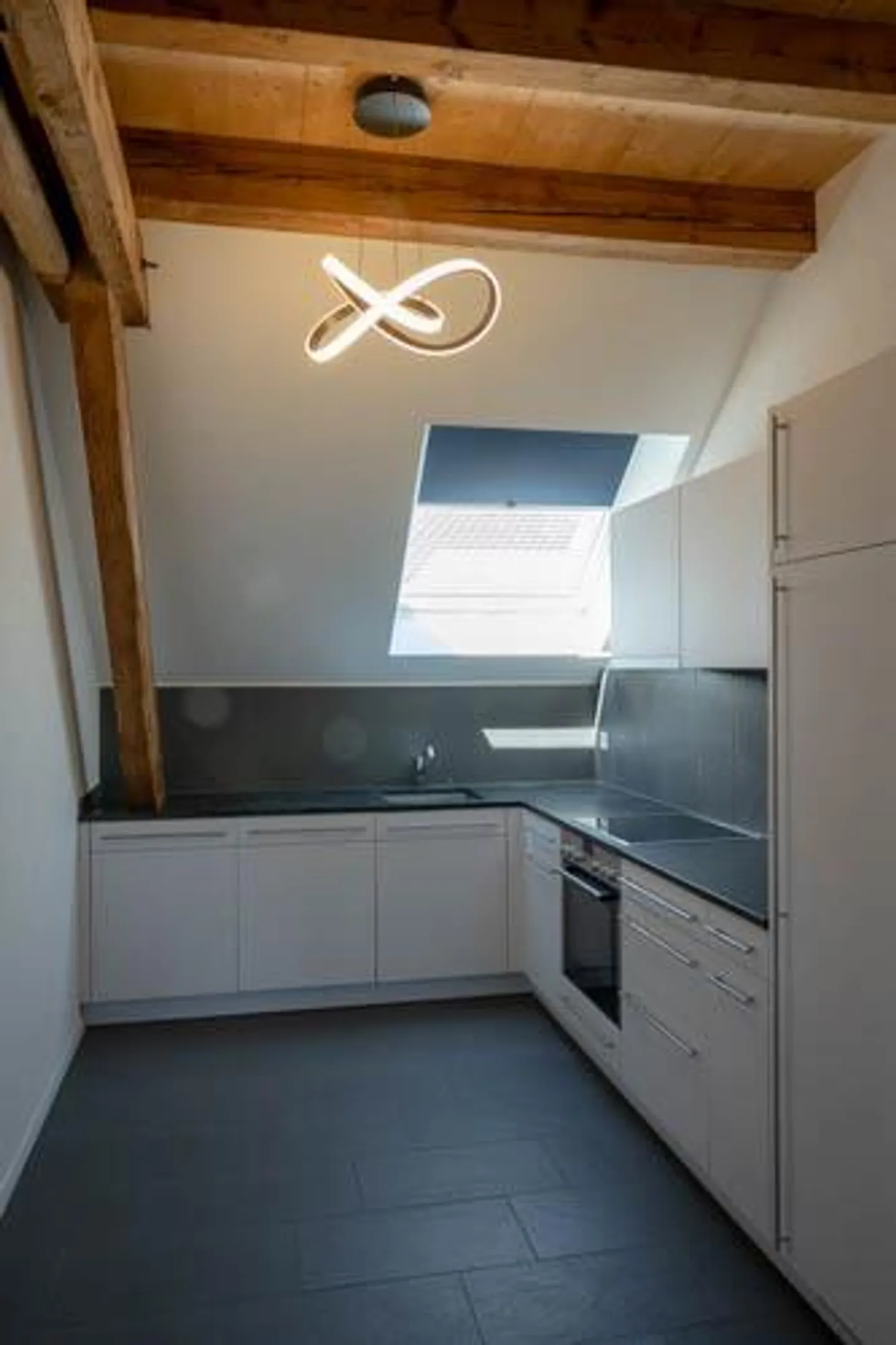 Appartement meublé de 4,5 pièces de haute qualité - Photo 2 sur 7