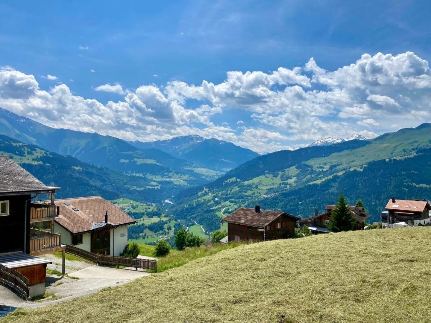 NOUVELLE CONSTRUCTION Maison MAISSEN de 6.5 pièces "Casas Ual" (Résidence PRINCIPALE) dans un cadre résidentiel idyllique à Ladir - Photo 2 sur 14