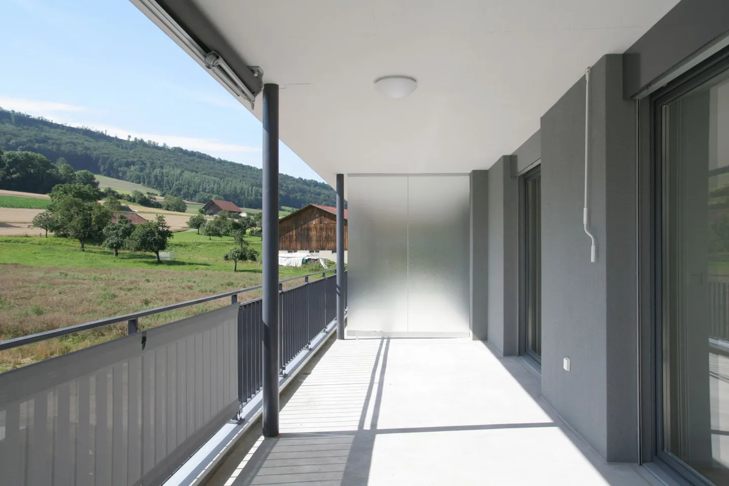 Moderno appartamento 2 1/2 locali con grande balcone - Foto 2 di 9