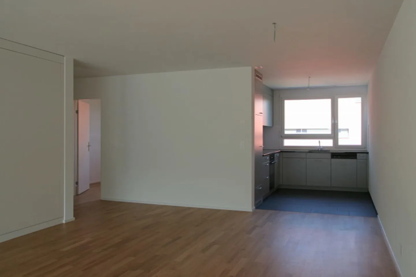 Moderno appartamento 2 1/2 locali con grande balcone - Foto 4 di 9