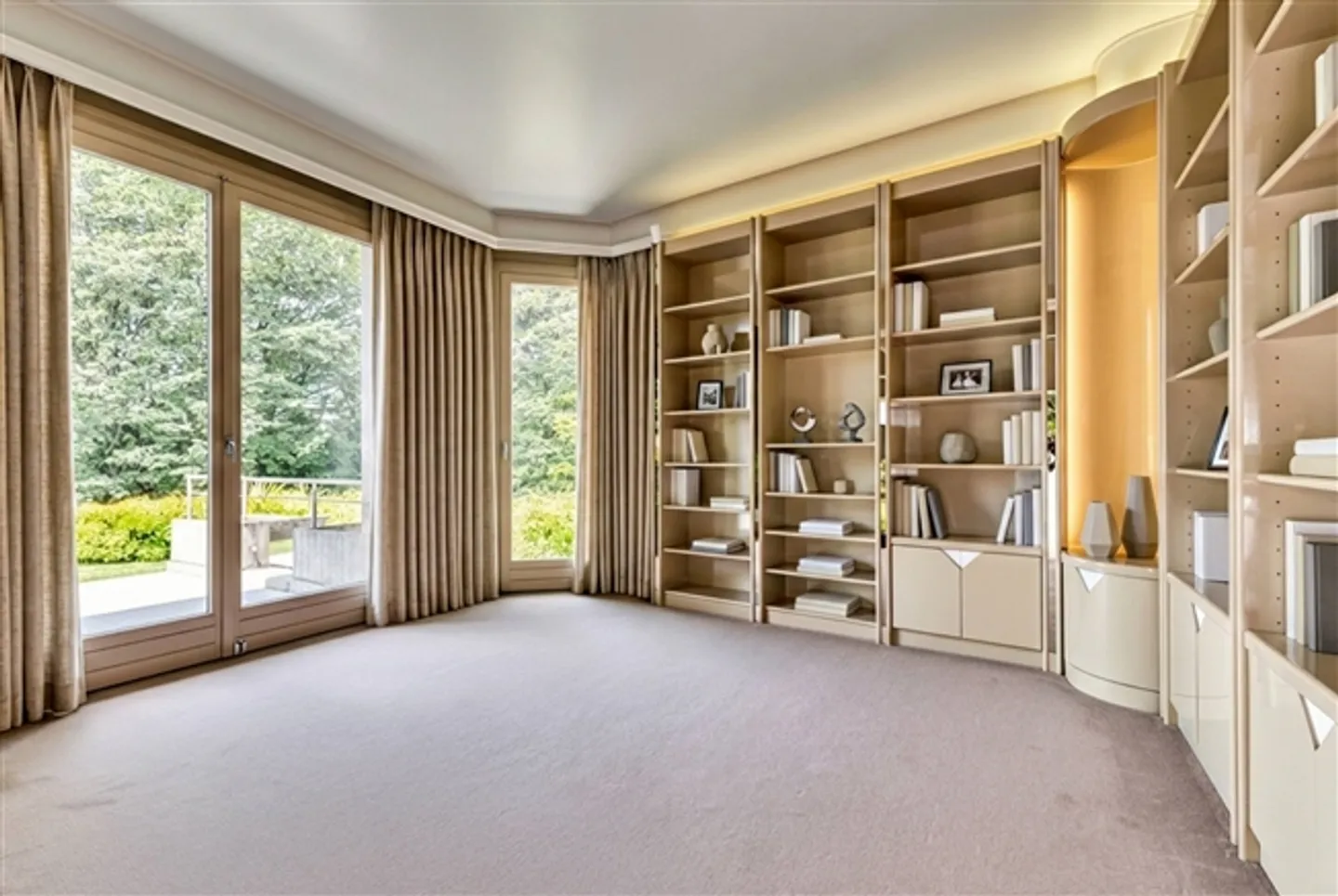 Magnificent architect-designed villa, exclusive - Photo 4 of 12