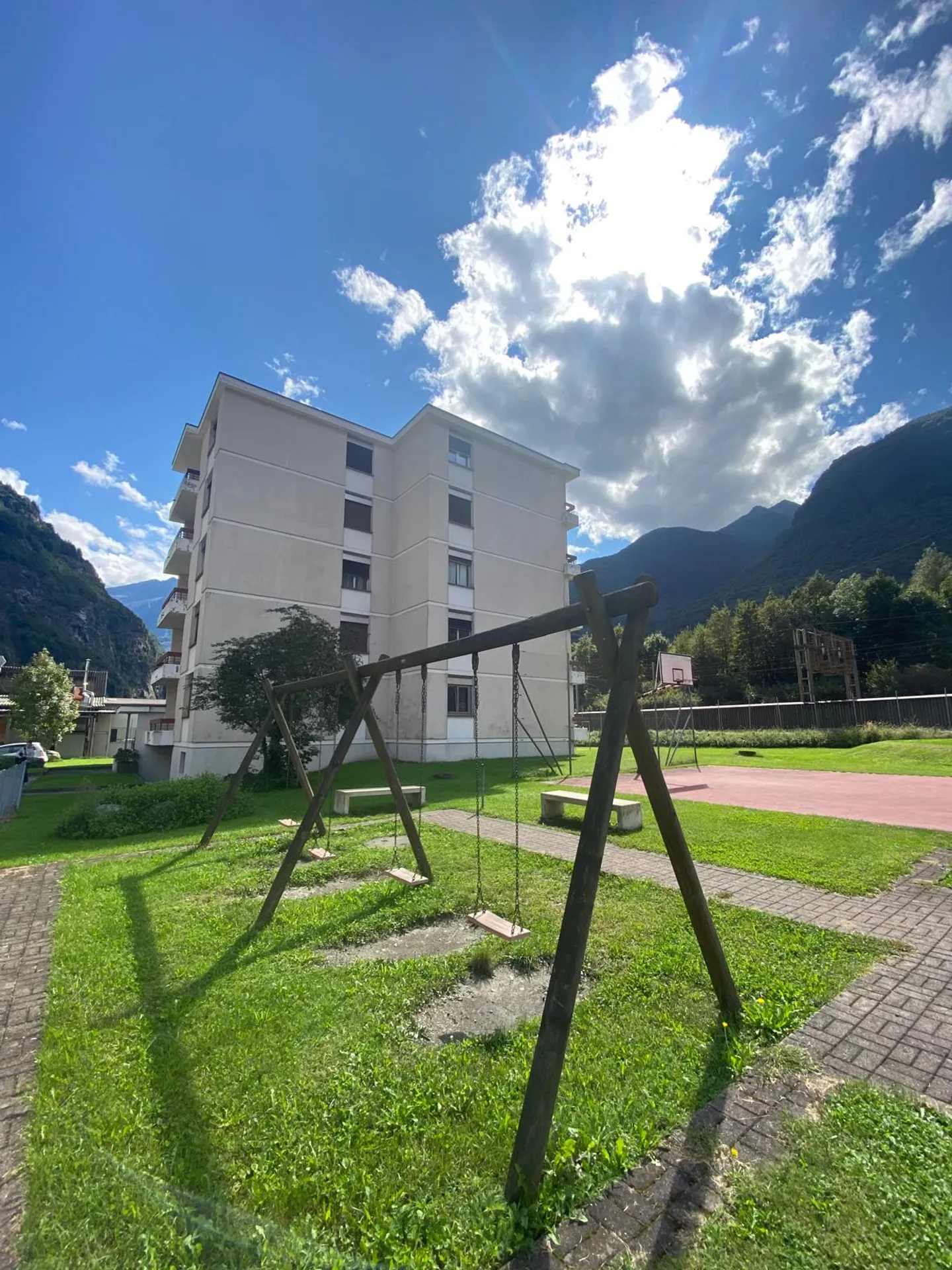 Appartamento con 4,5 stanze e garage in una posizione tranquilla a Bodio - Foto 1 di 12