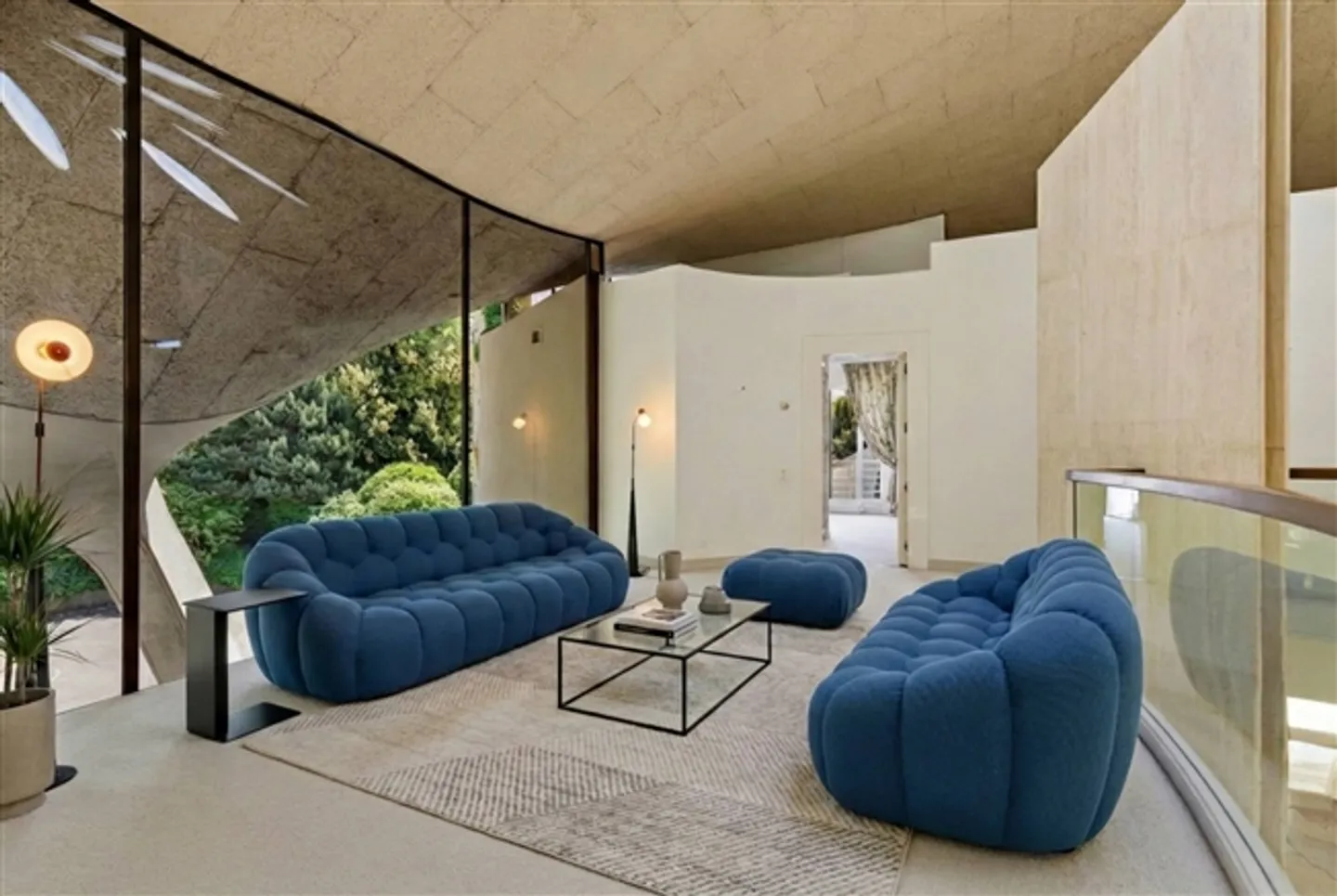 Magnificent architect-designed villa, exclusive - Photo 5 of 12