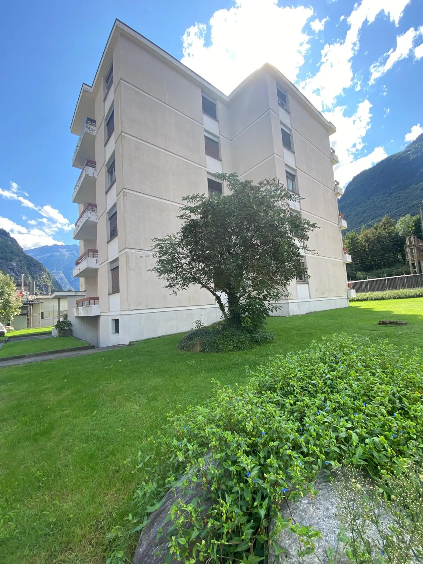 Appartamento con 4,5 stanze e garage in una posizione tranquilla a Bodio - Foto 2 di 12