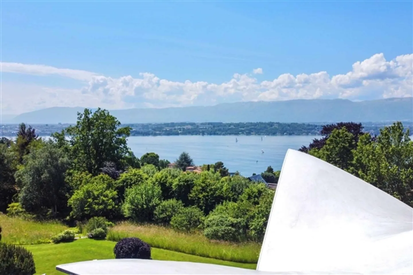 Magnificent architect-designed villa, exclusive - Photo 9 of 12