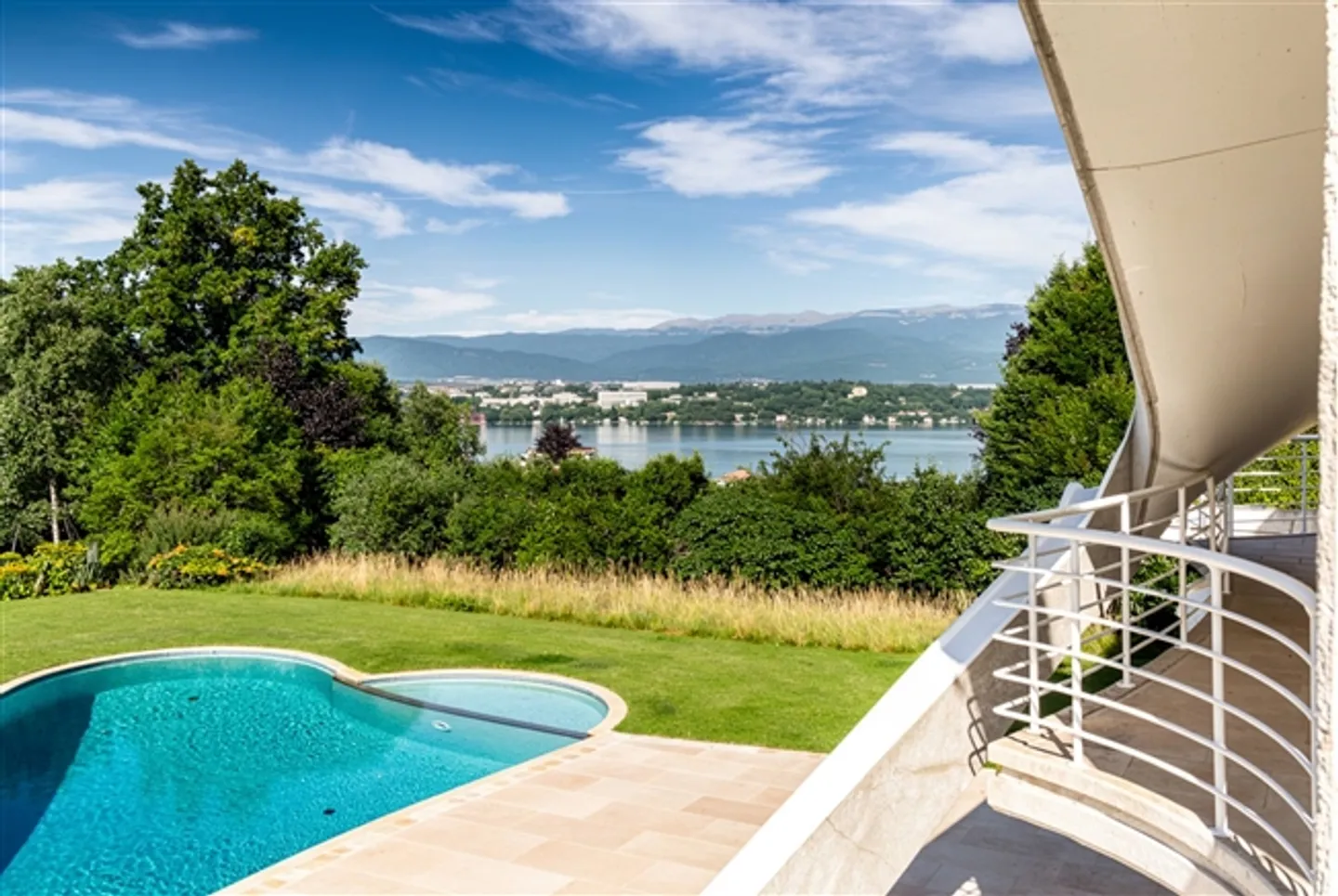 Magnificent architect-designed villa, exclusive - Photo 7 of 12