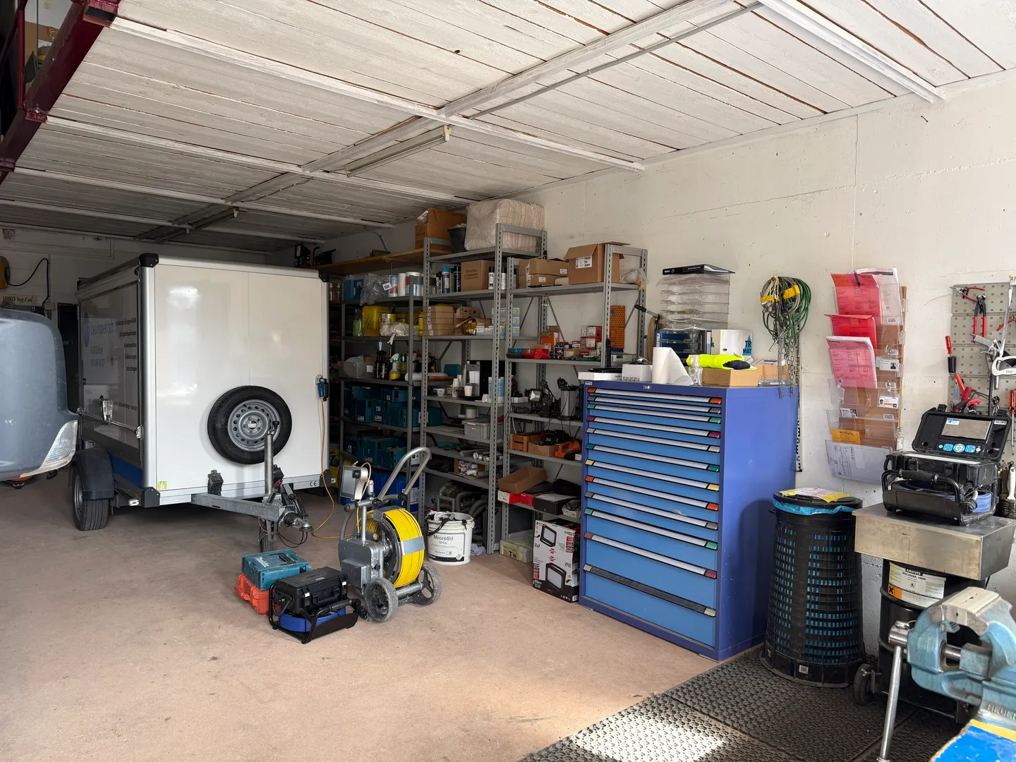 Spazio commerciale moderno con magazzino alto a Ebikon - Foto 1 di 9