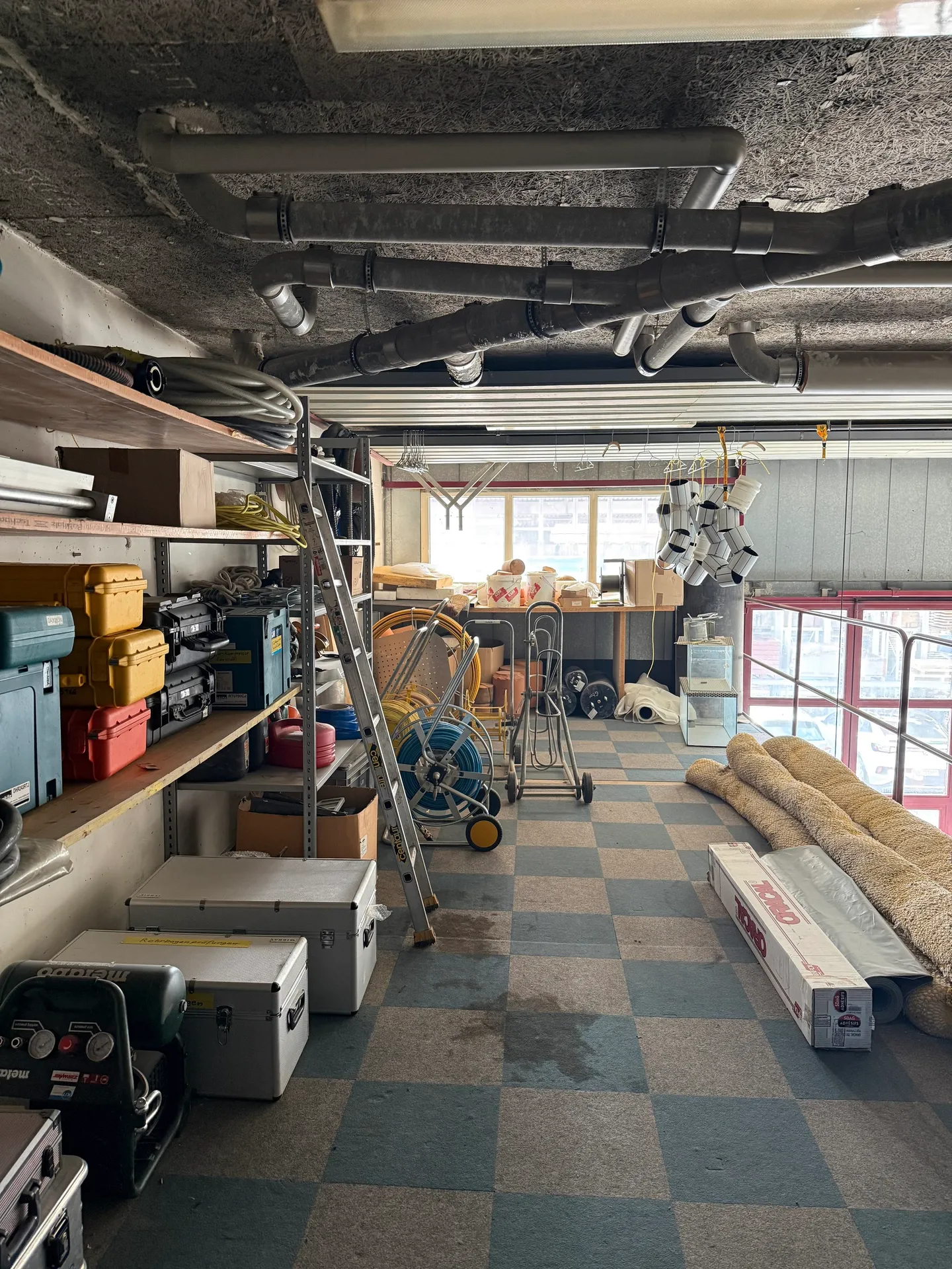 Spazio commerciale moderno con magazzino alto a Ebikon - Foto 2 di 9