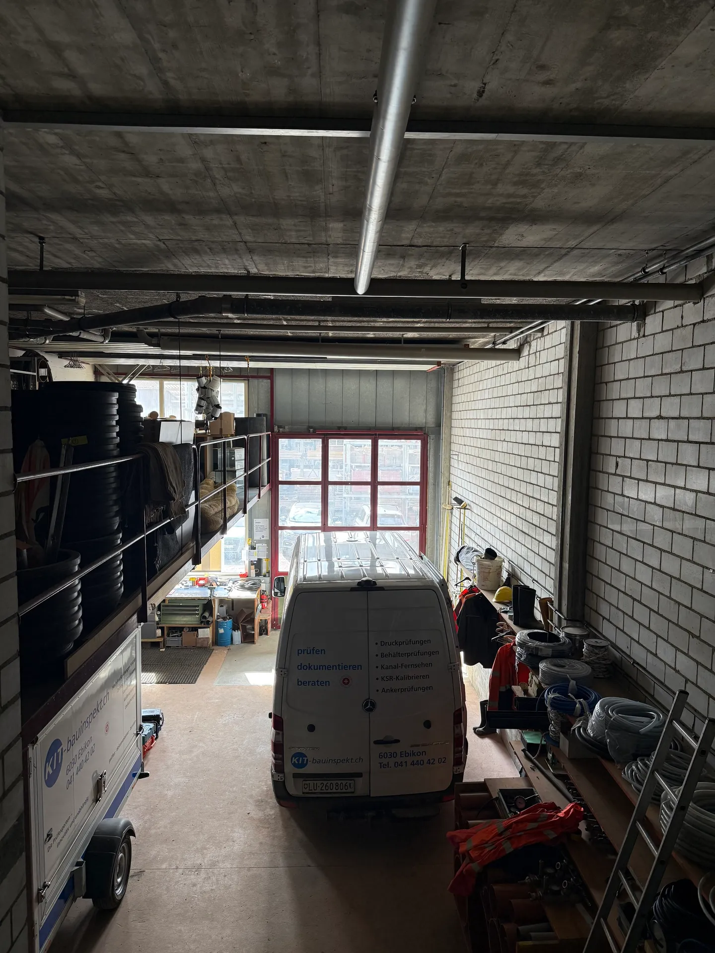 Spazio commerciale moderno con magazzino alto a Ebikon - Foto 3 di 9