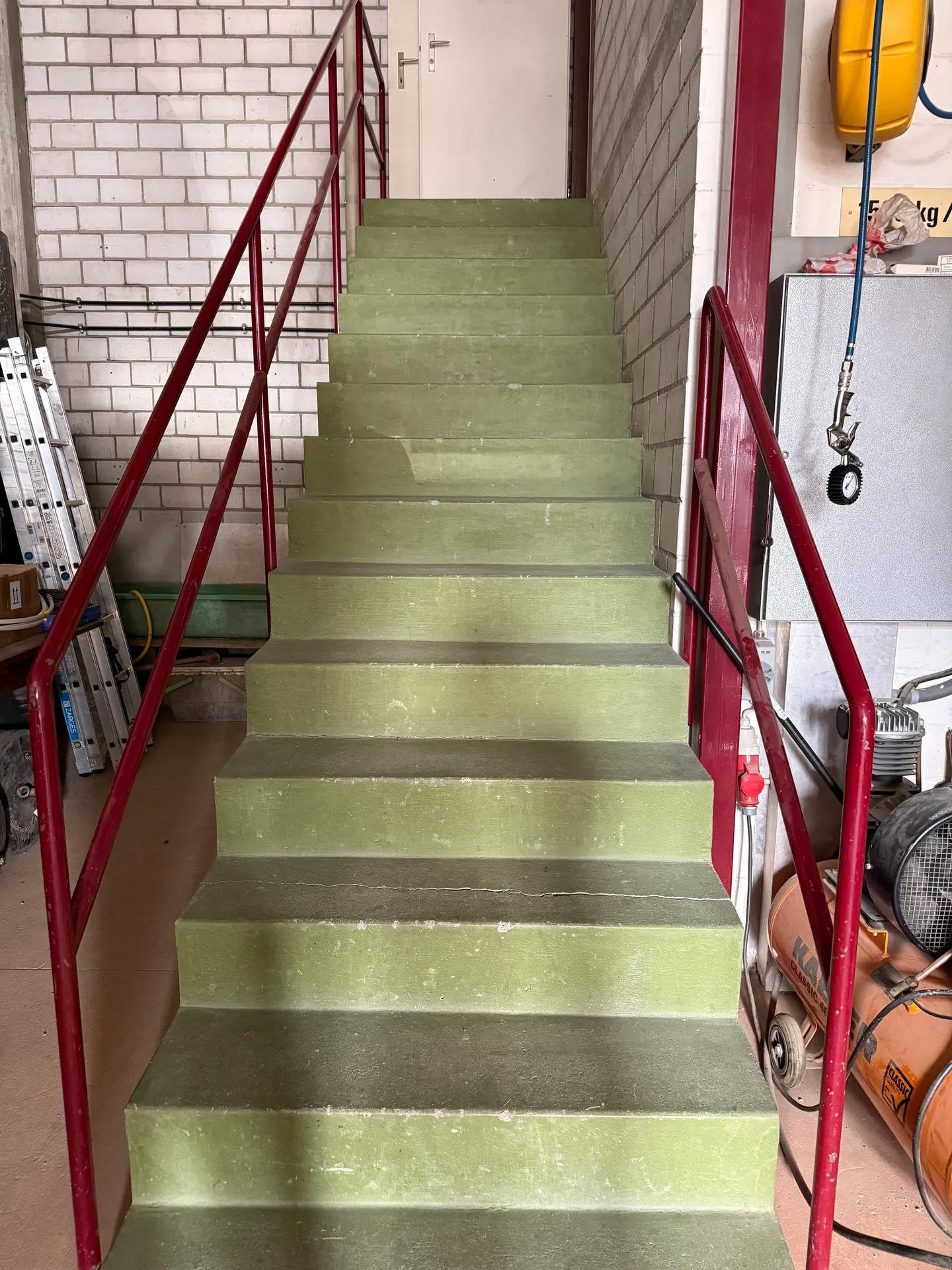 Spazio commerciale moderno con magazzino alto a Ebikon - Foto 5 di 9