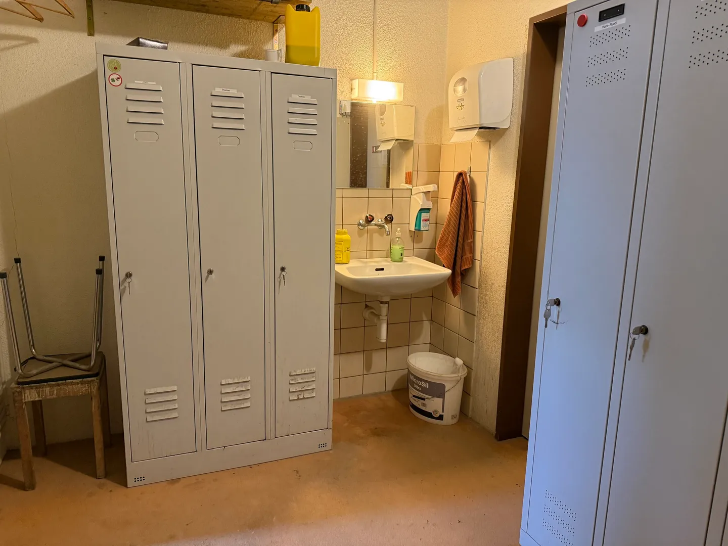 Spazio commerciale moderno con magazzino alto a Ebikon - Foto 6 di 9