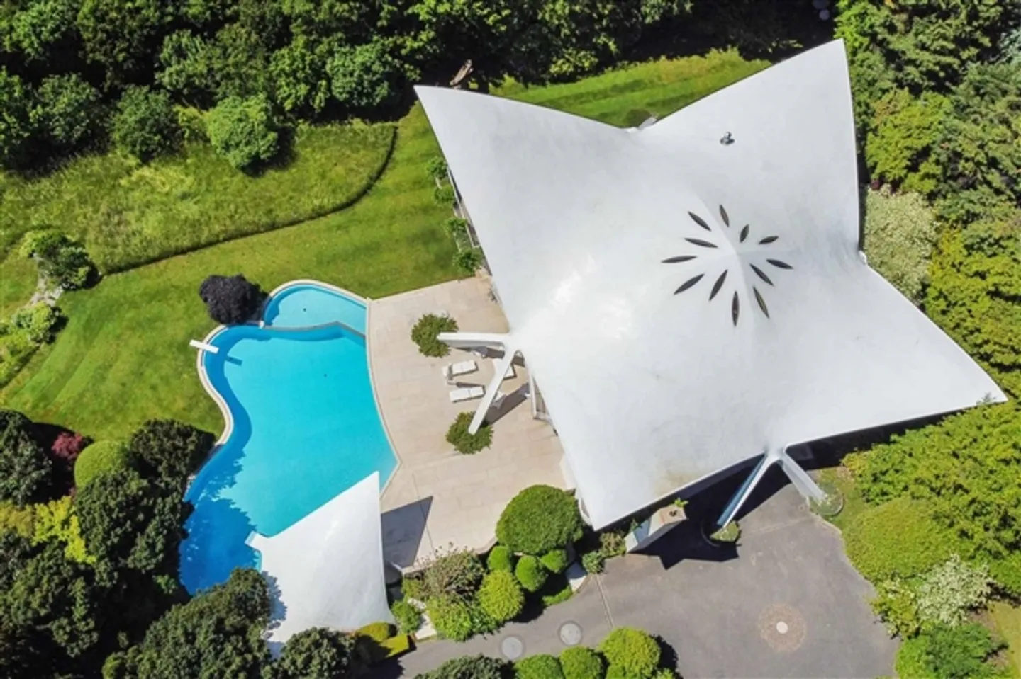 Magnificent architect-designed villa, exclusive - Photo 11 of 12