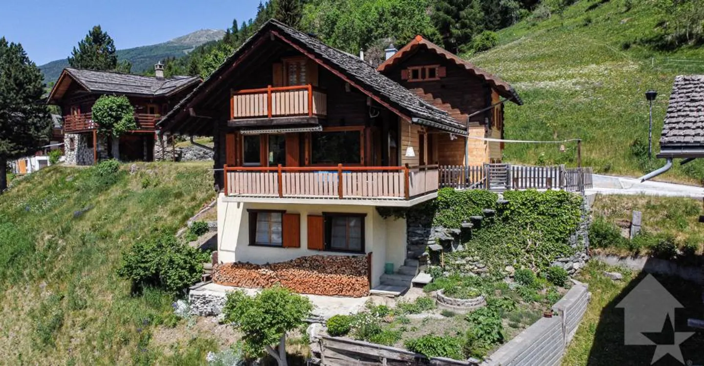 Charmantes Chalet mit Panoramablick - Foto 1 von 11