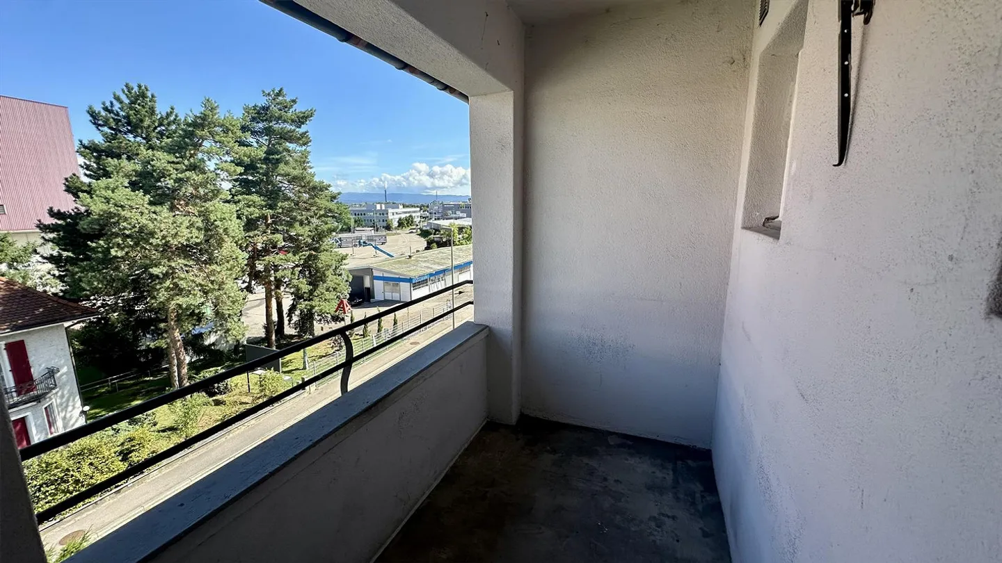 Spacious 4-room apartment including parking space - Photo 5 of 5