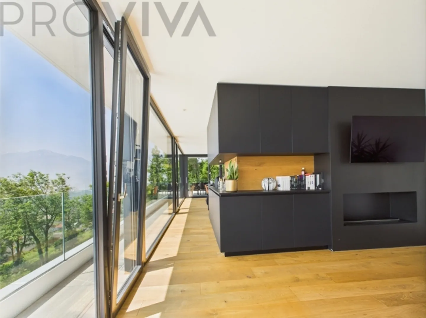 Modern ausgestattet, traumhafte Aussicht, beheizter Außenpool inklusiv - Foto 2 von 8