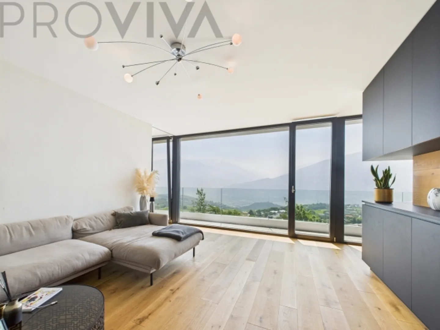 Modern ausgestattet, traumhafte Aussicht, beheizter Außenpool inklusiv - Foto 3 von 8