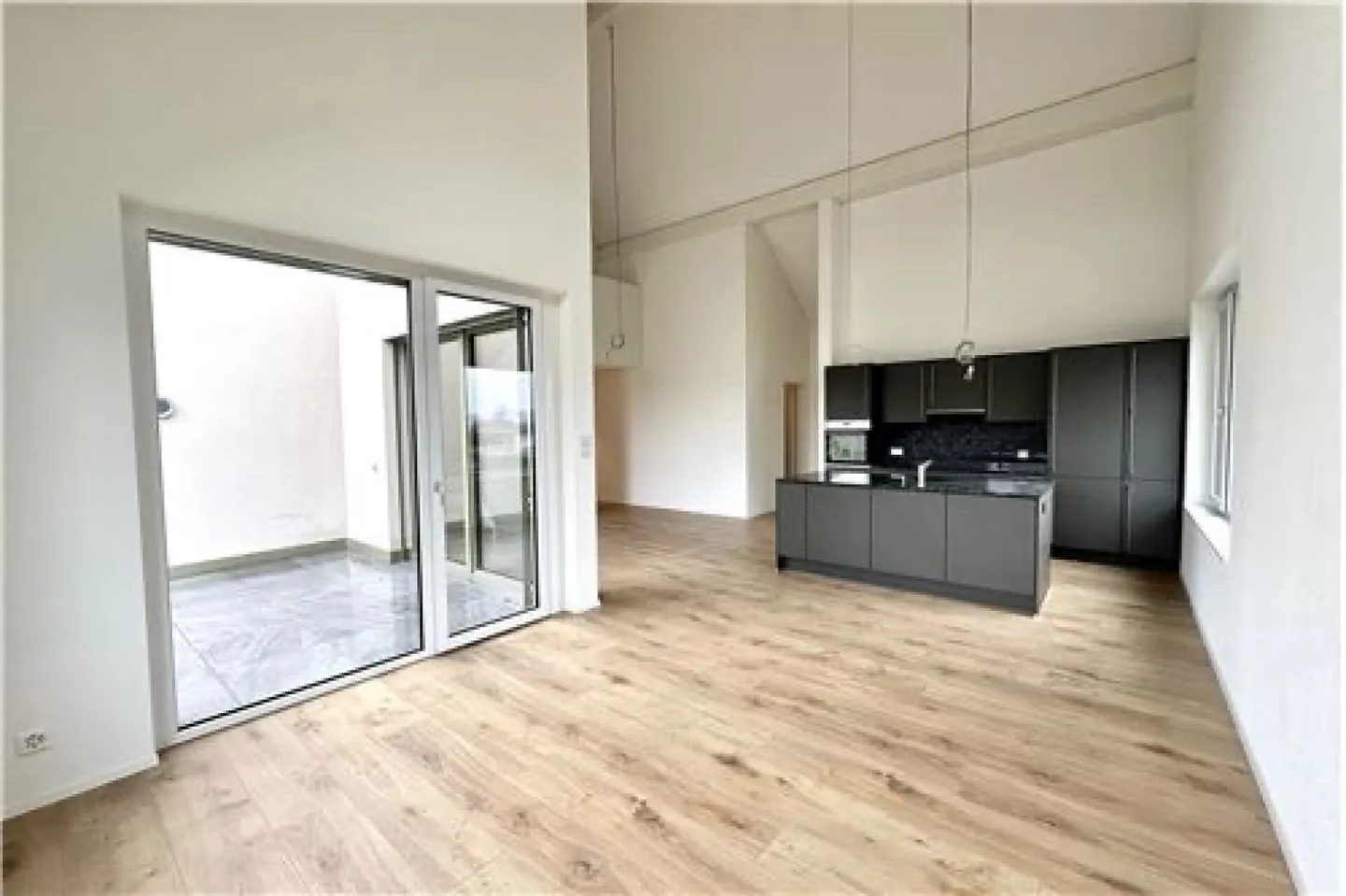 Appartamento maisonette moderno, quasi nuovo di 4,5 stanze - Foto 1 di 13