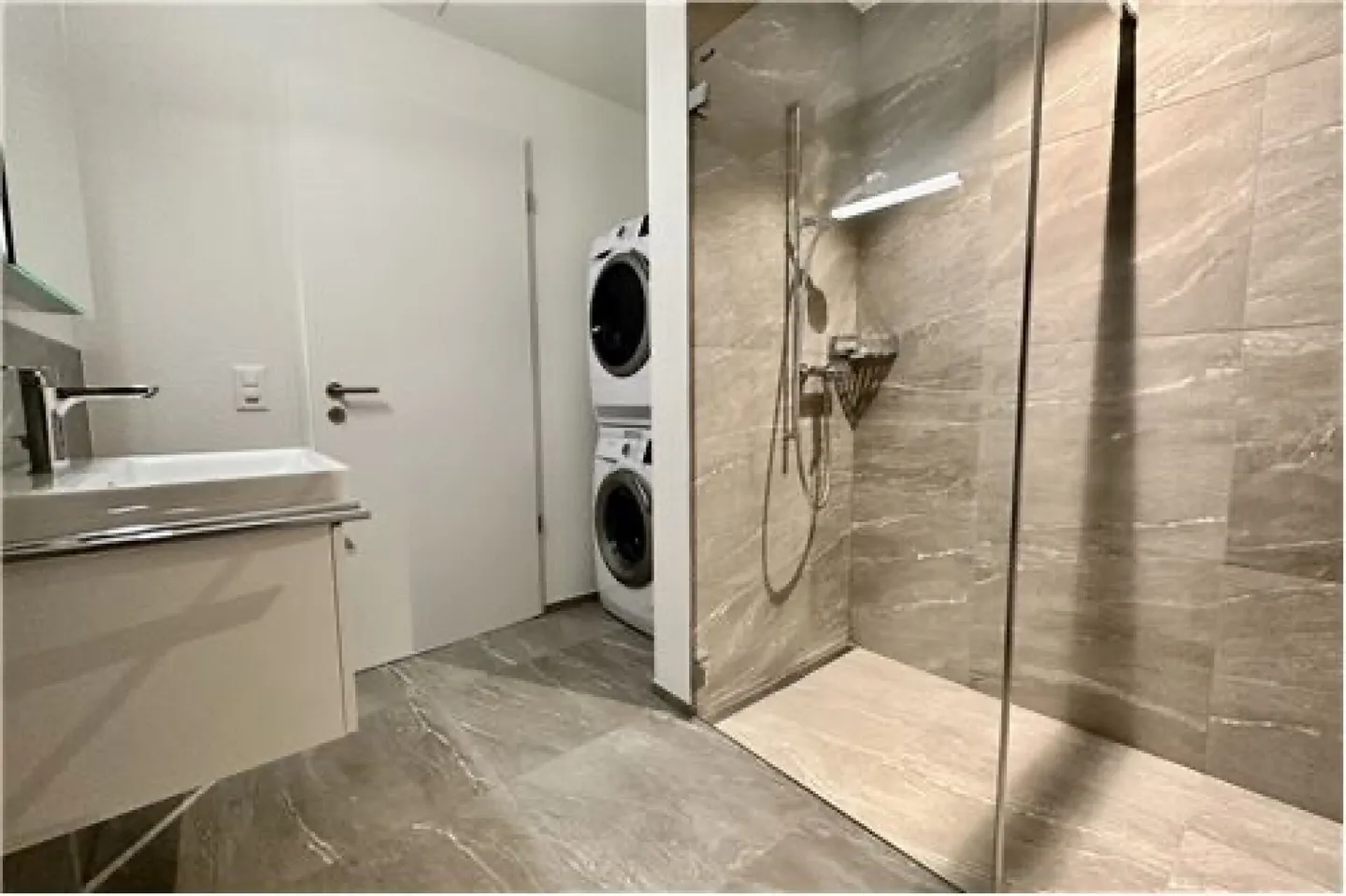 Appartamento maisonette moderno, quasi nuovo di 4,5 stanze - Foto 4 di 13