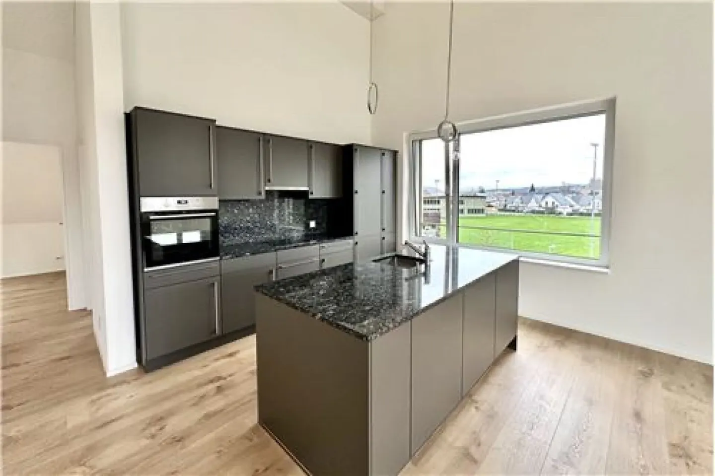 Appartamento maisonette moderno, quasi nuovo di 4,5 stanze - Foto 2 di 13