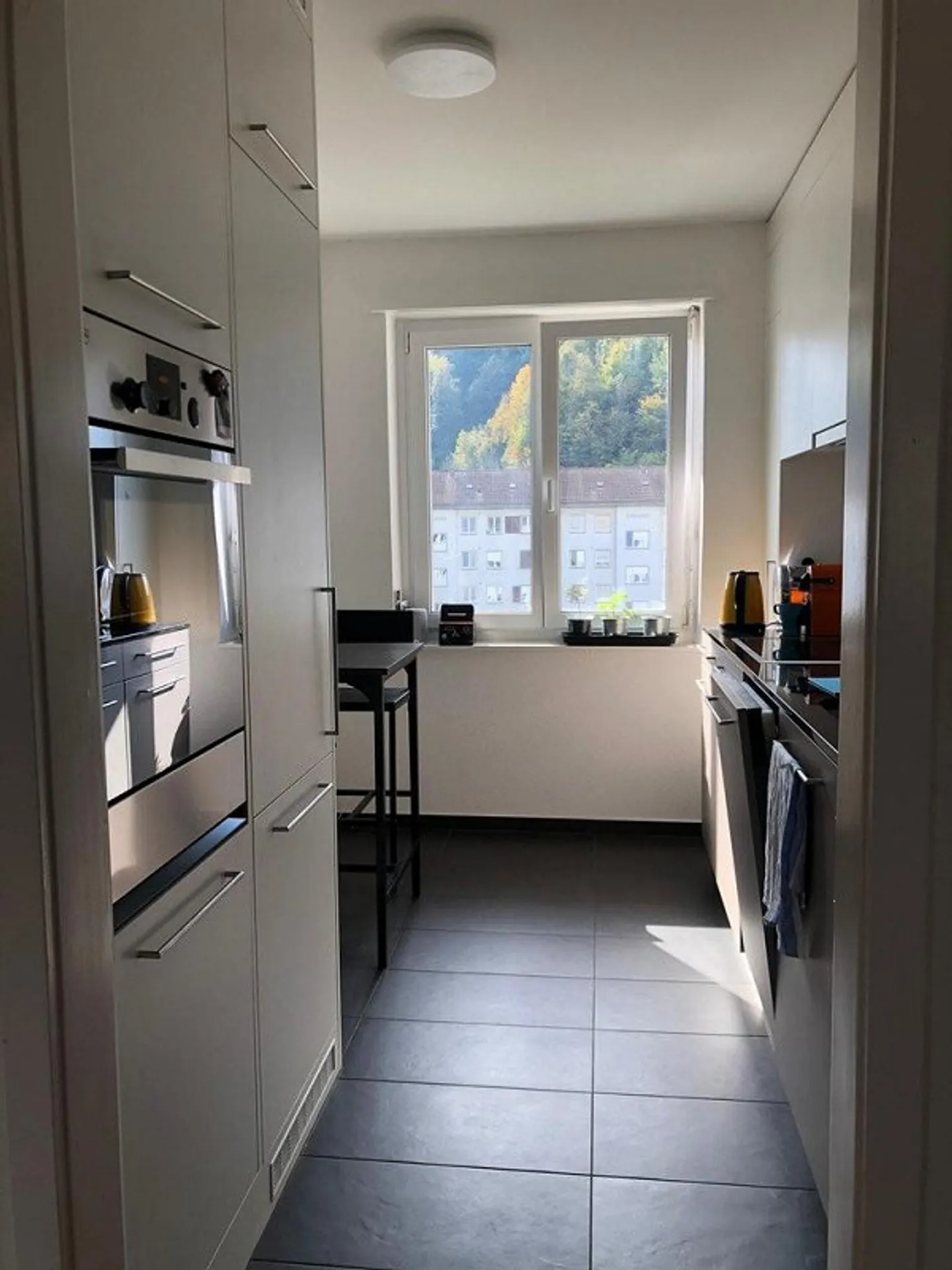 Modernes Apartment mit Balkon - Foto 2 von 7