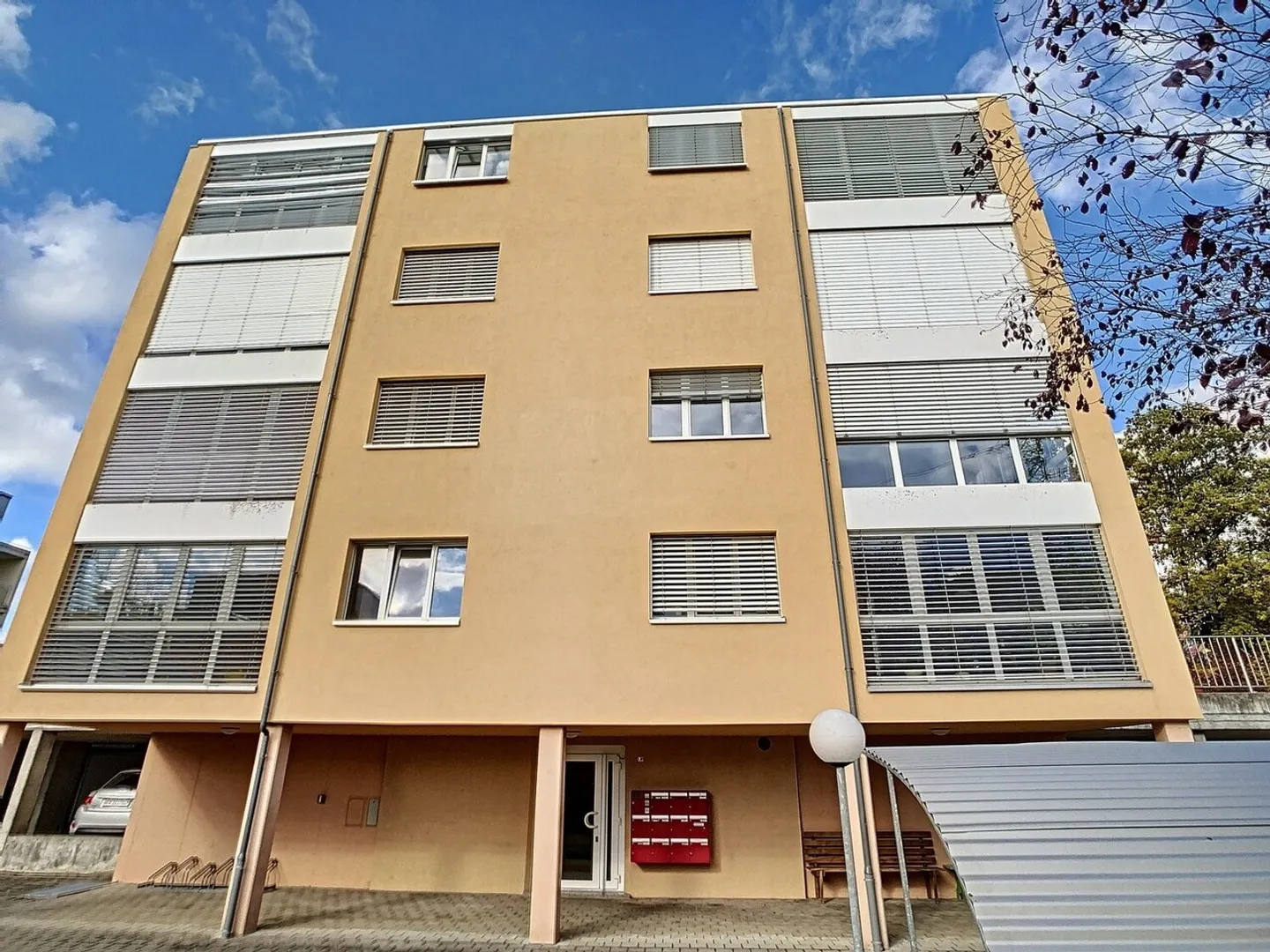 SUPERBE LOGEMENT LUMINEUX, SPACIEUX ET IDEALEMENT SITUE - Photo 1 sur 9