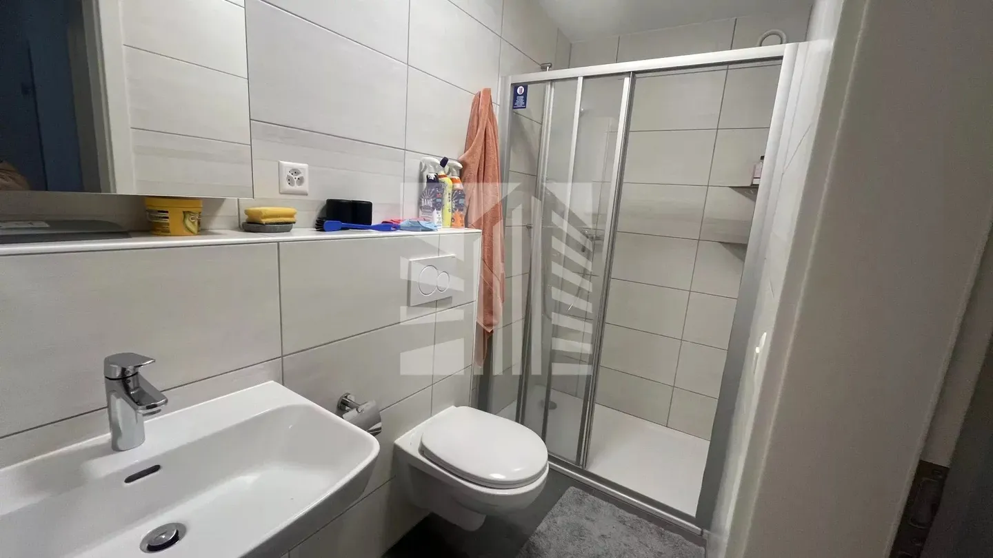 Camera privata arredata in condivisione - Foto 5 di 6