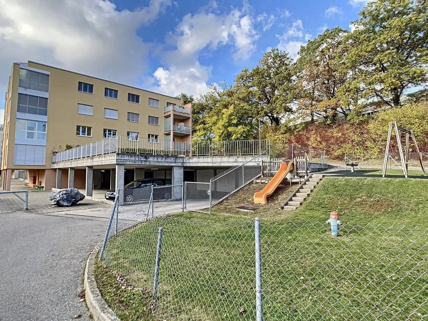 SUPERBE LOGEMENT LUMINEUX, SPACIEUX ET IDEALEMENT SITUE - Photo 2 sur 9