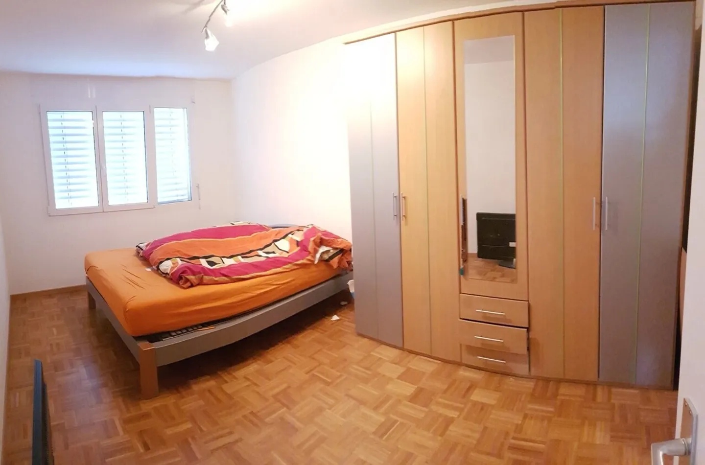 SUPERBE LOGEMENT LUMINEUX, SPACIEUX ET IDEALEMENT SITUE - Photo 8 sur 9