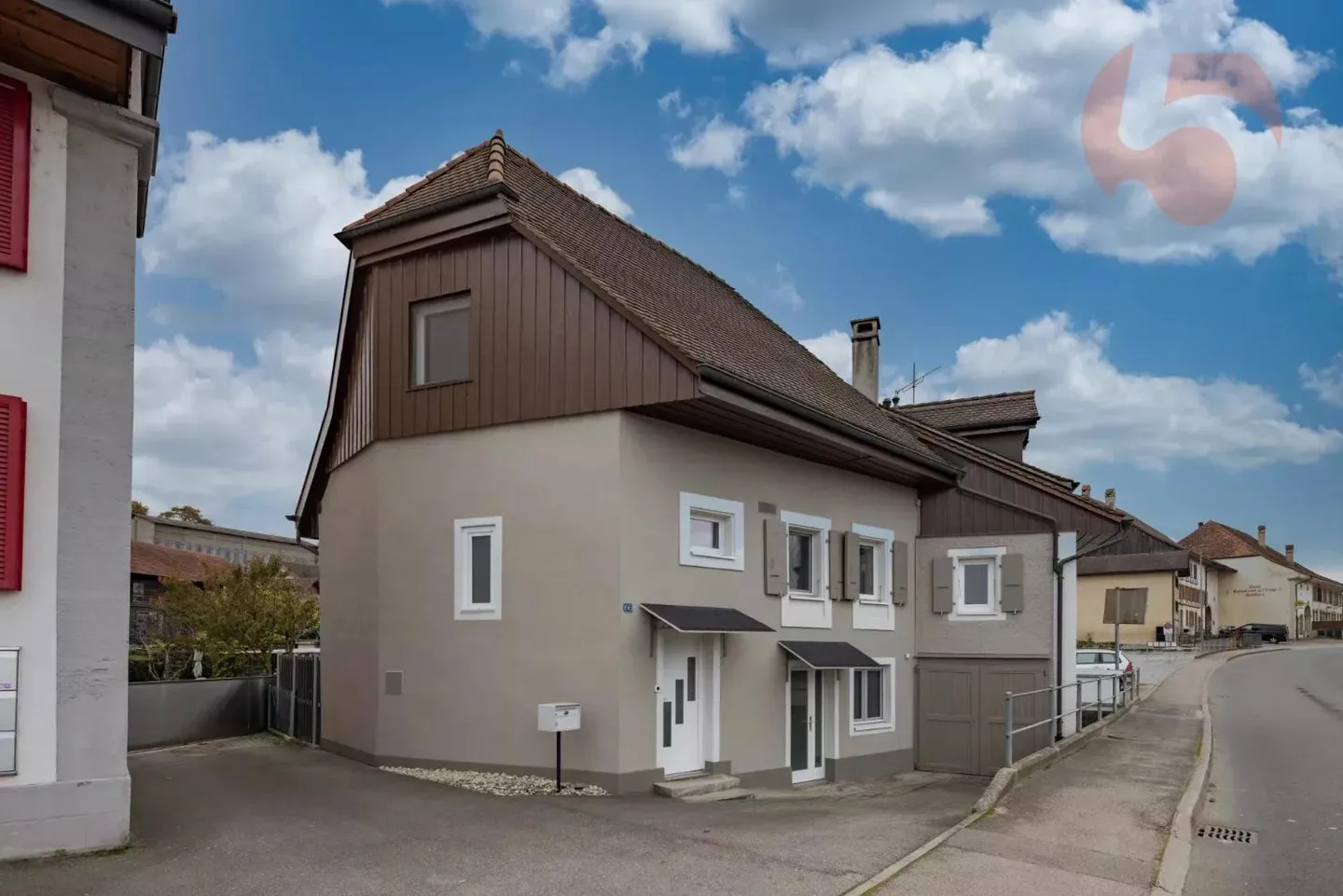 Beautiful renovated village house - Photo 3 of 13