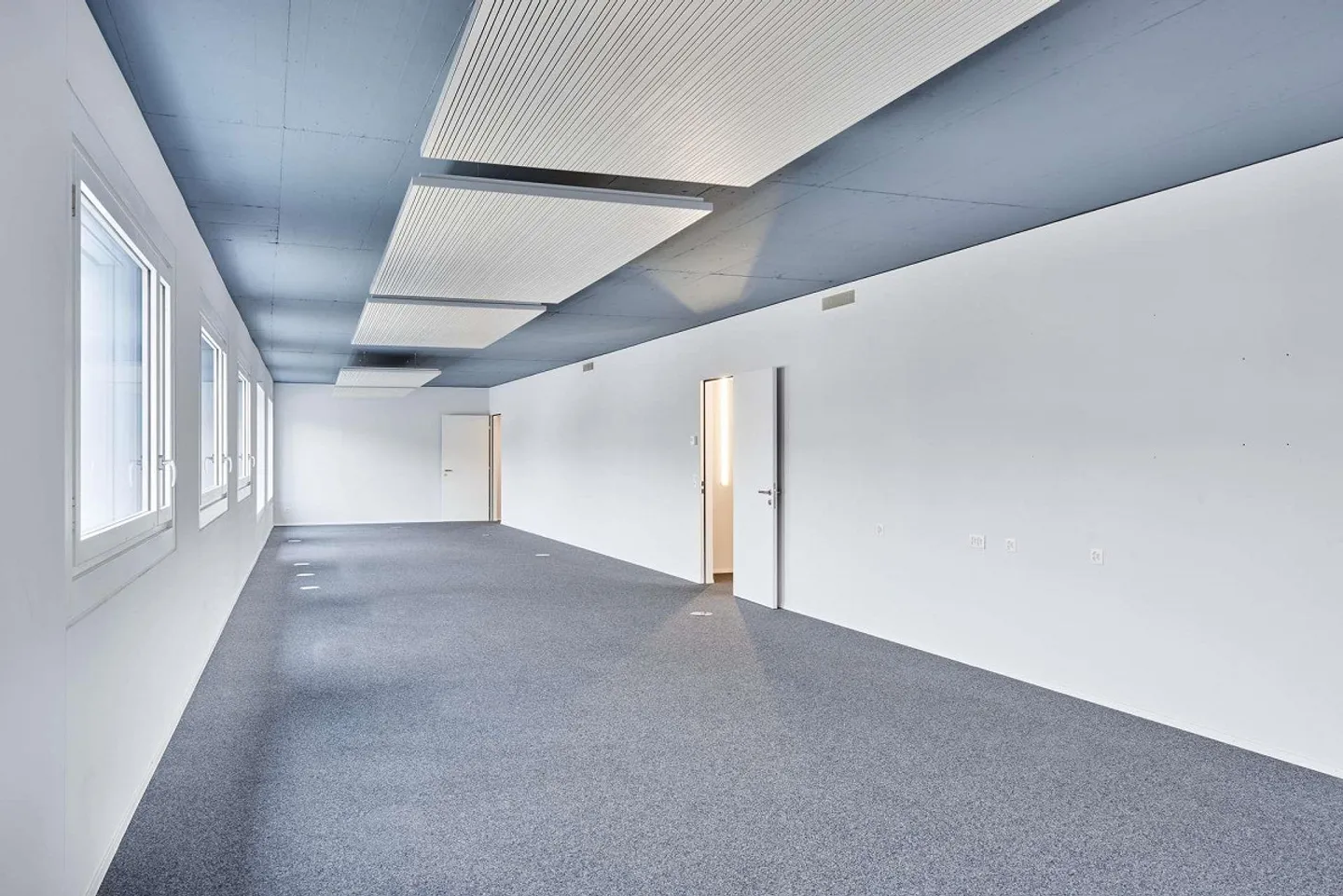 Geräumige Bürofläche mit Entfaltungspotential am Schaffhauser Bahnhof - Foto 3 von 52