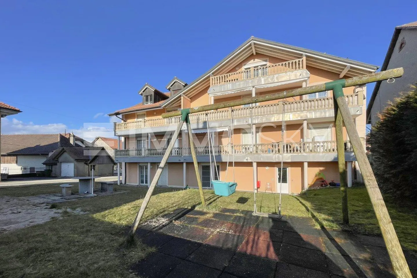 For Investors: Building 5 Minutes from Chavornay (Yield approx. 4.11%) - Photo 2 of 5