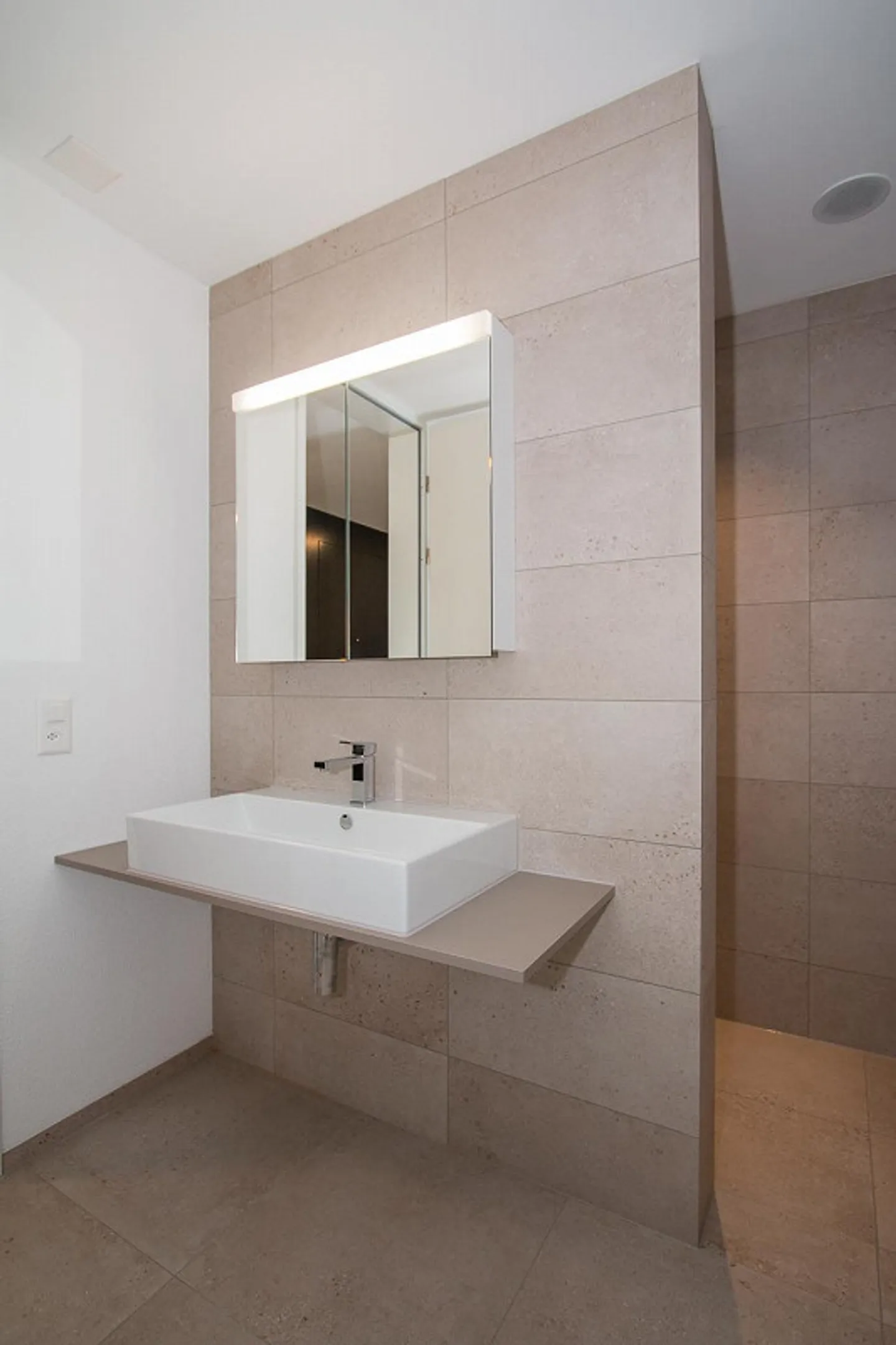 Vivere moderno con stile - spazioso appartamento di 4,5 stanze - Foto 5 di 7