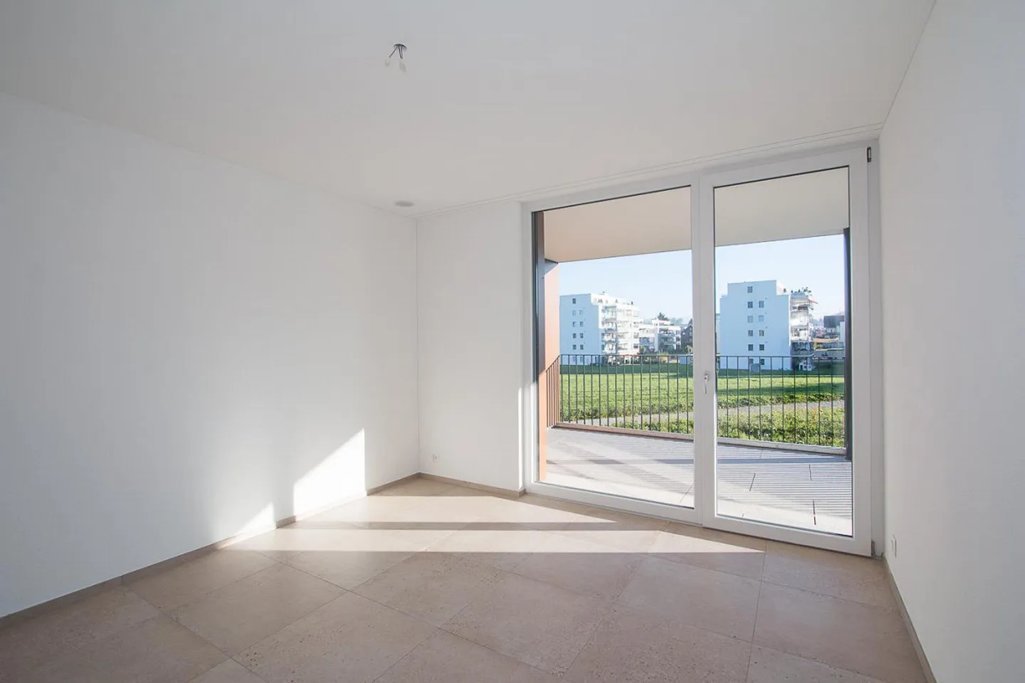 Vivere moderno con stile - spazioso appartamento di 4,5 stanze - Foto 3 di 7