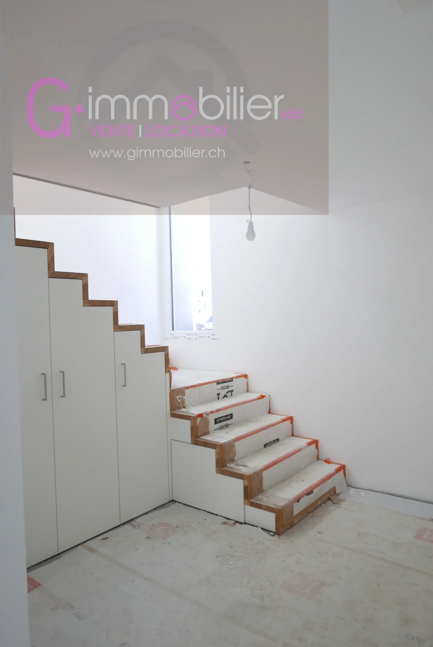 Stylish Duplex with Private Garden - Photo 4 of 11