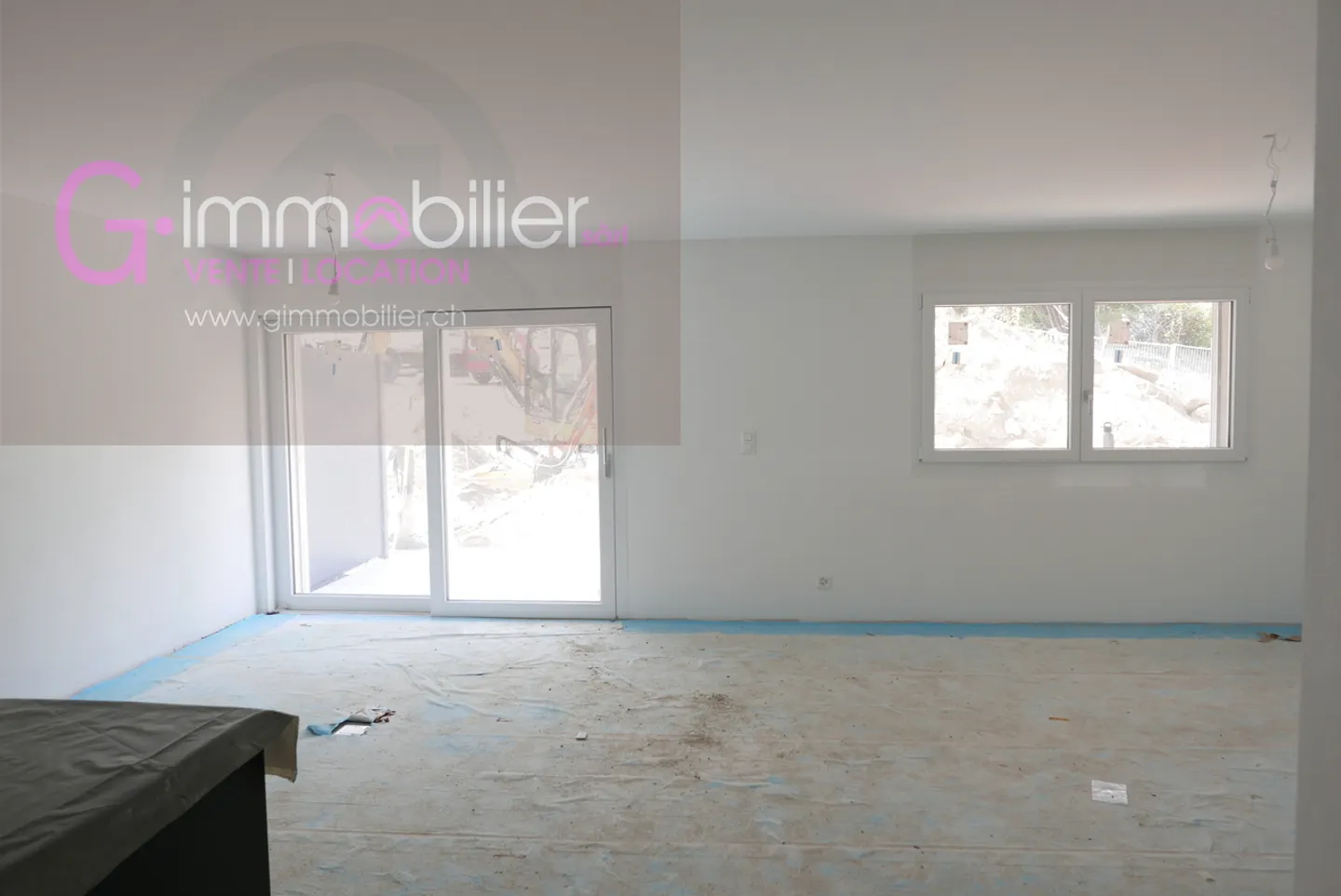 Stylish Duplex with Private Garden - Photo 5 of 11