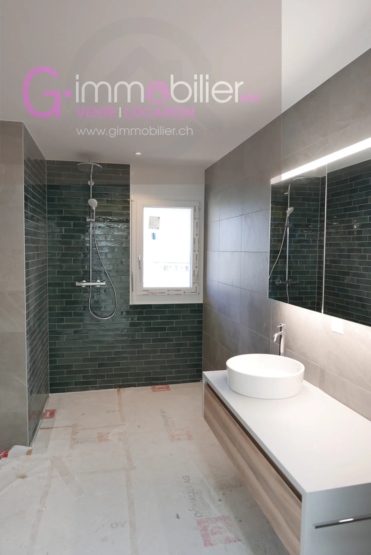 Stylish Duplex with Private Garden - Photo 7 of 11