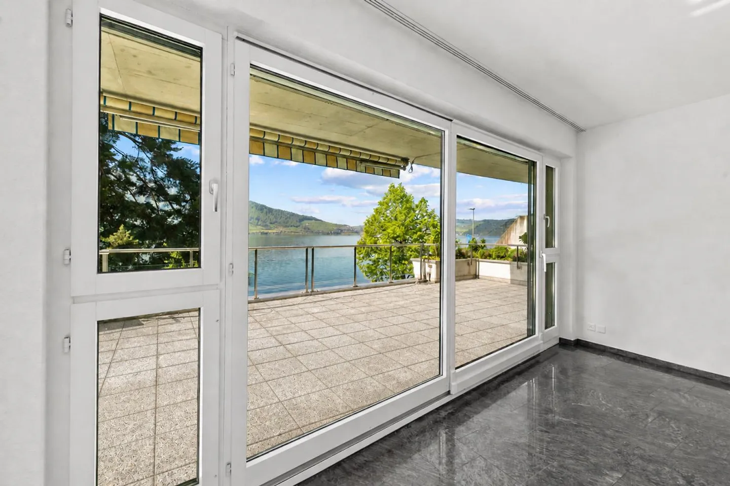 Large 5.5 Room Maisonette-Attic Apartment with Lake and Mountain View - Photo 3 of 21