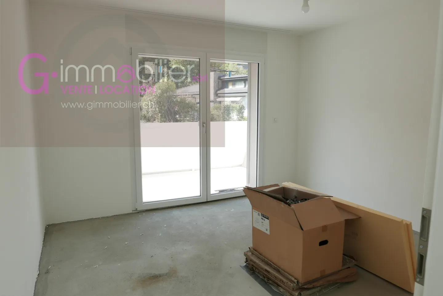 Stylish Duplex with Private Garden - Photo 8 of 11