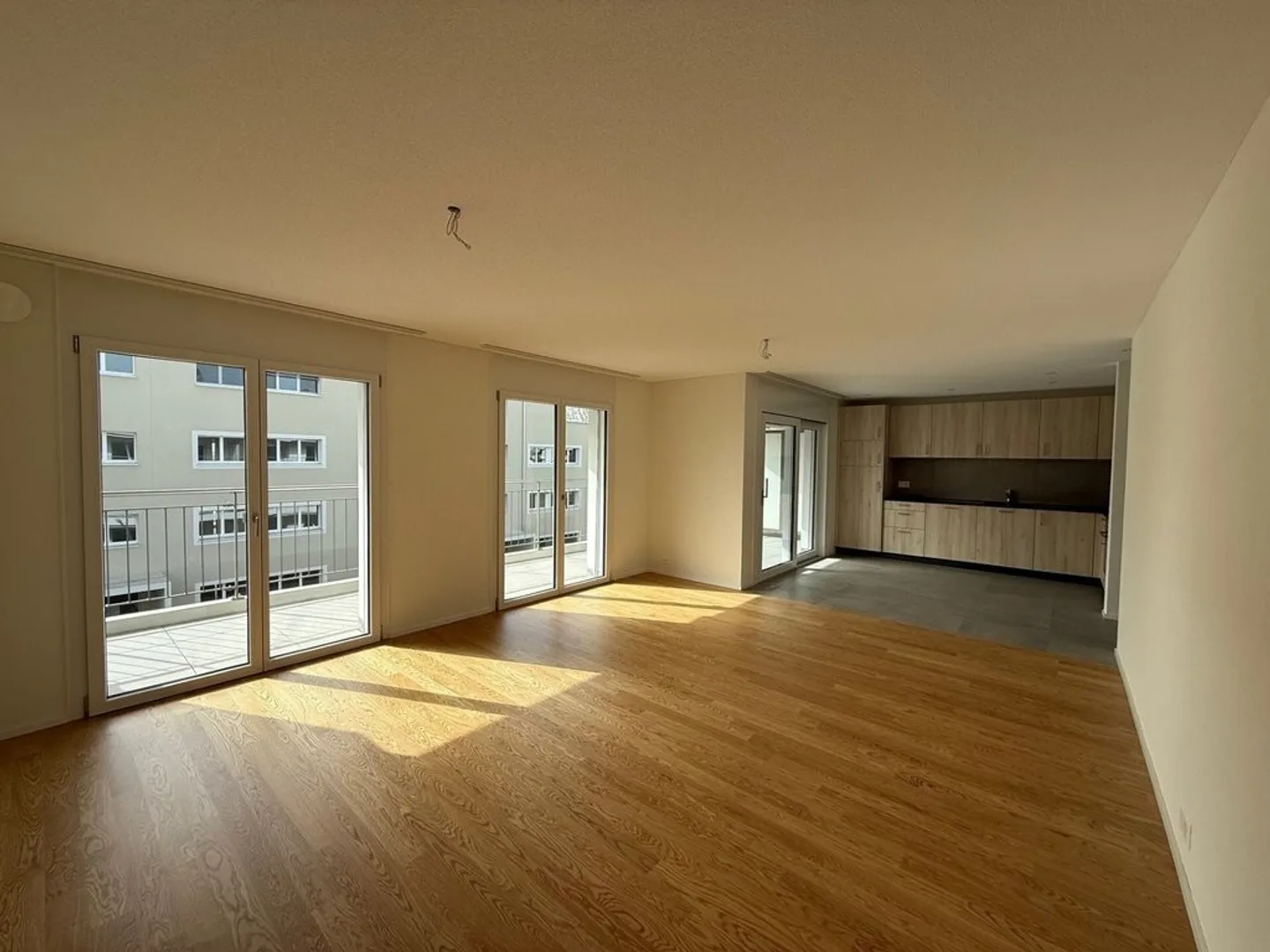 Bellissimo appartamento nuovo di 3,5 locali - Foto 3 di 9