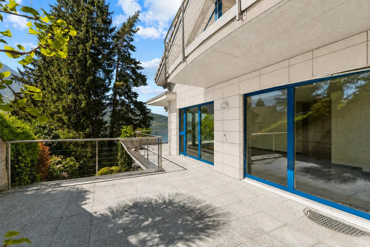 Large 5.5 Room Maisonette-Attic Apartment with Lake and Mountain View - Photo 4 of 21
