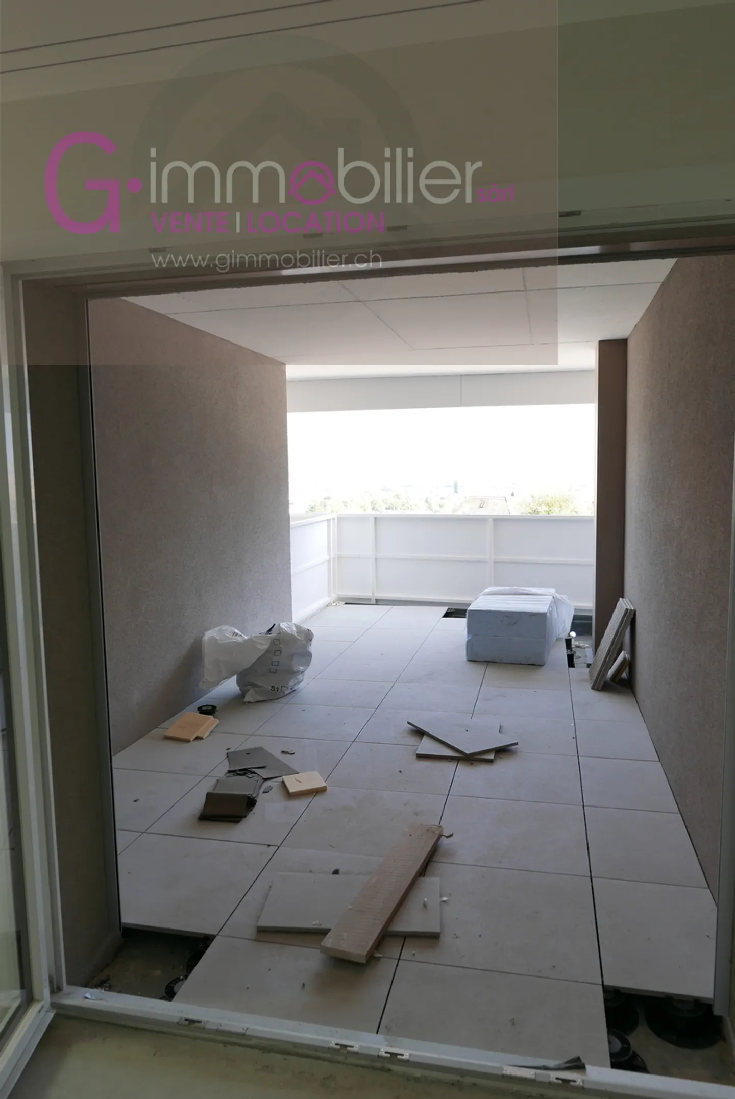 Stylish Duplex with Private Garden - Photo 11 of 11