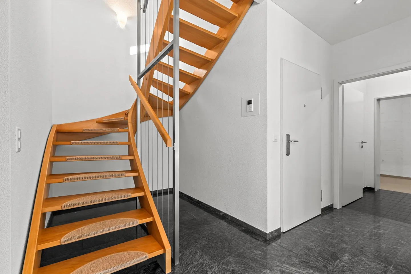 Large 5.5 Room Maisonette-Attic Apartment with Lake and Mountain View - Photo 7 of 21