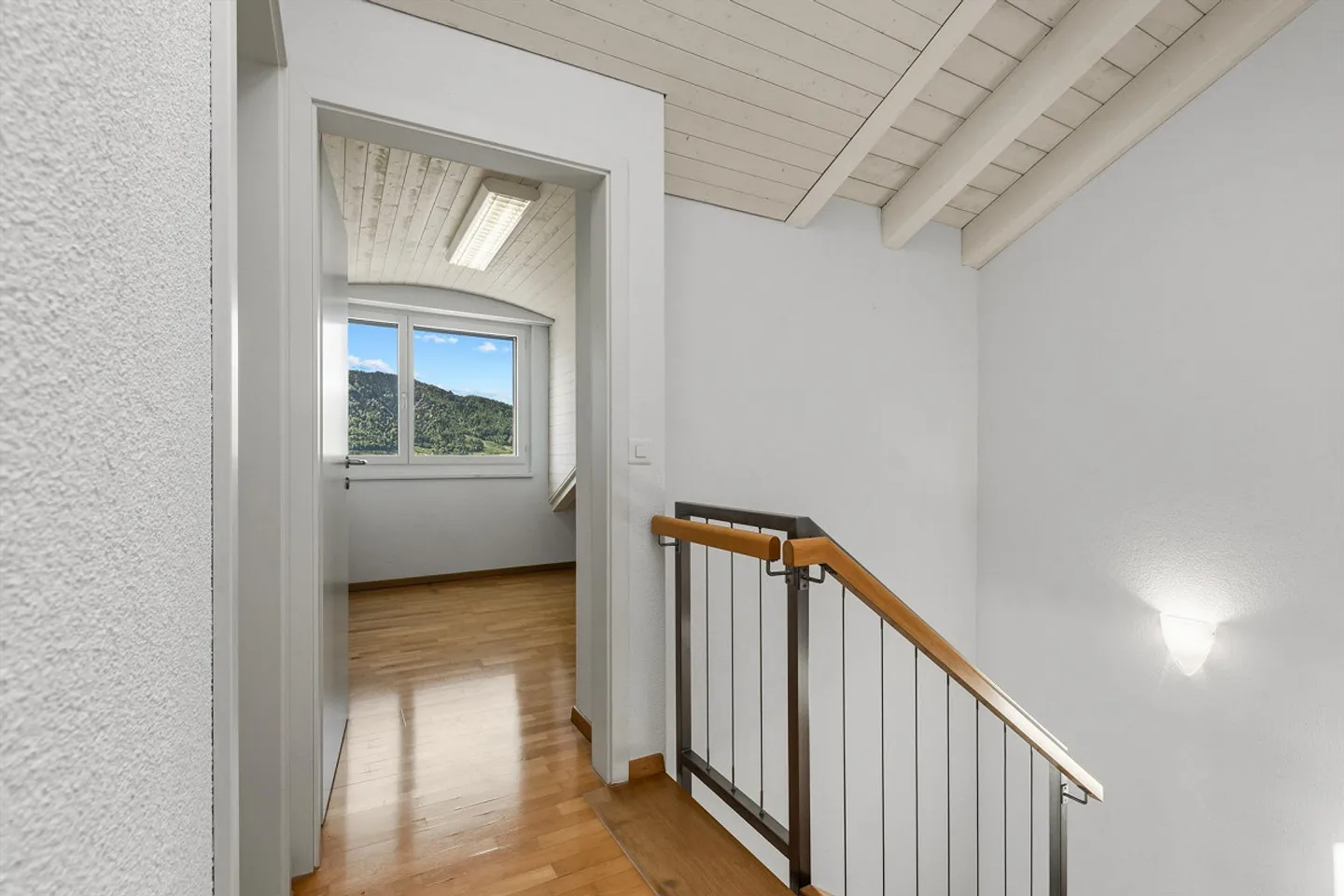 Large 5.5 Room Maisonette-Attic Apartment with Lake and Mountain View - Photo 9 of 21