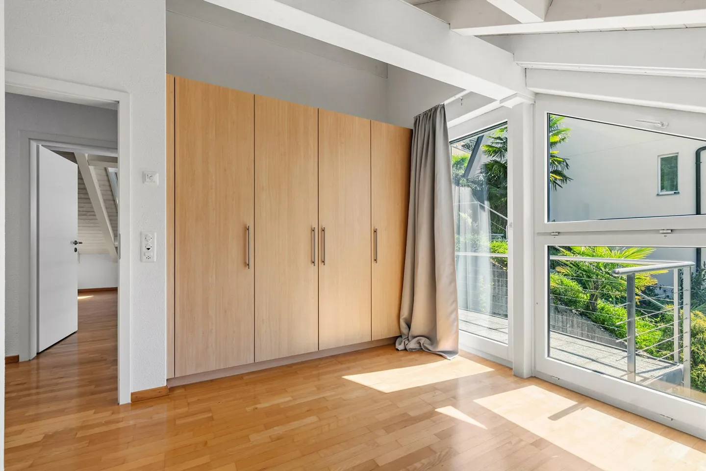Large 5.5 Room Maisonette-Attic Apartment with Lake and Mountain View - Photo 15 of 21