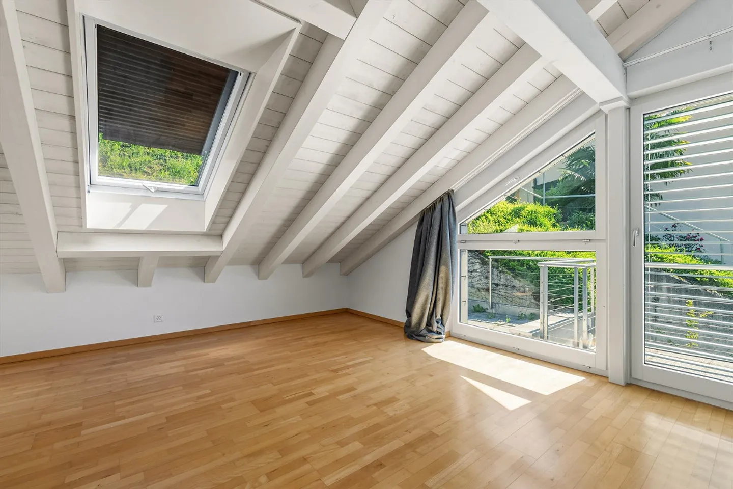 Large 5.5 Room Maisonette-Attic Apartment with Lake and Mountain View - Photo 16 of 21