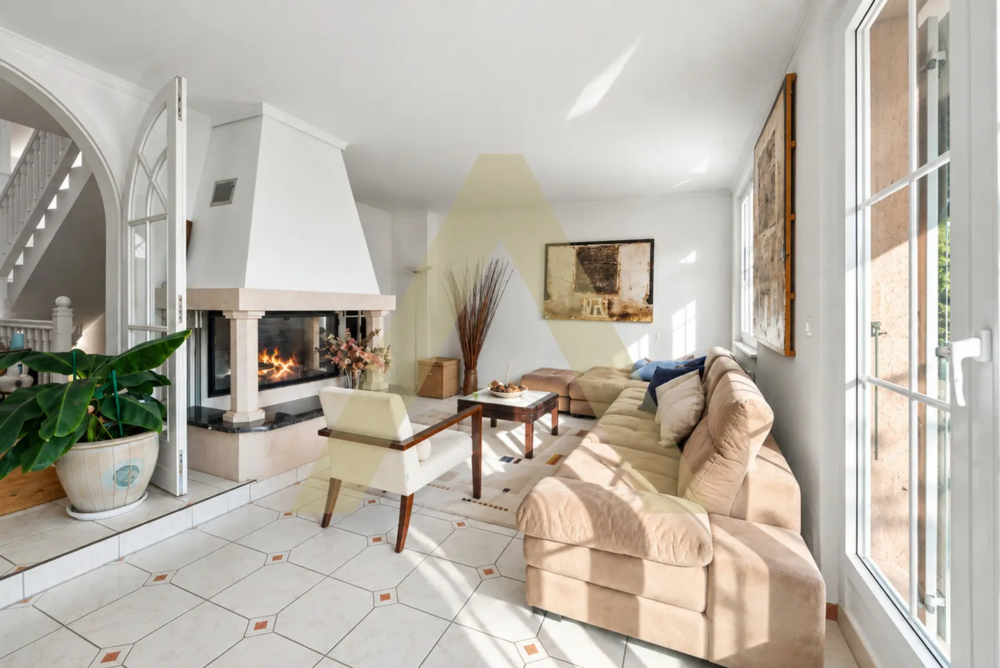 Spacious Villa with Great Potential - Photo 4 of 15