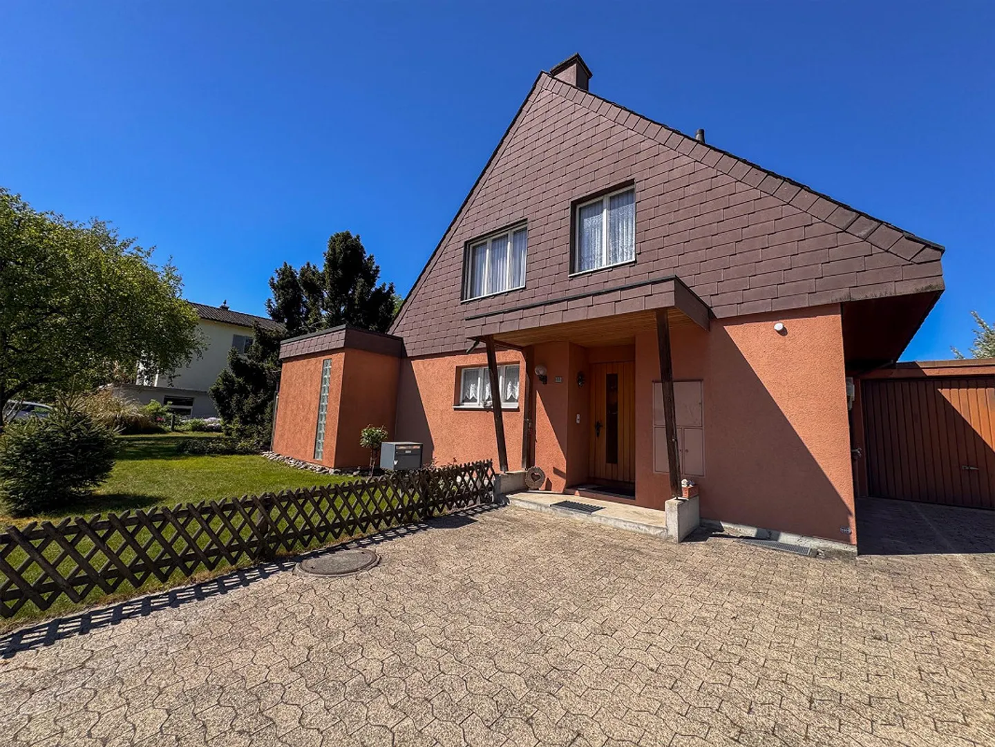 Maison individuelle avec un espace extérieur généreux et un garage individuel - Photo 2 sur 19