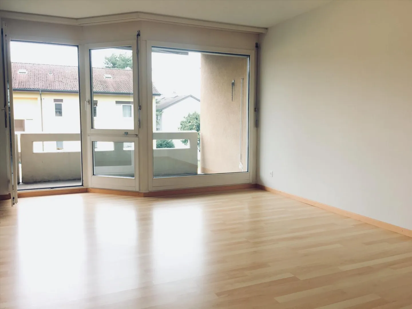 Appartement confortable avec balcon - Photo 2 sur 8