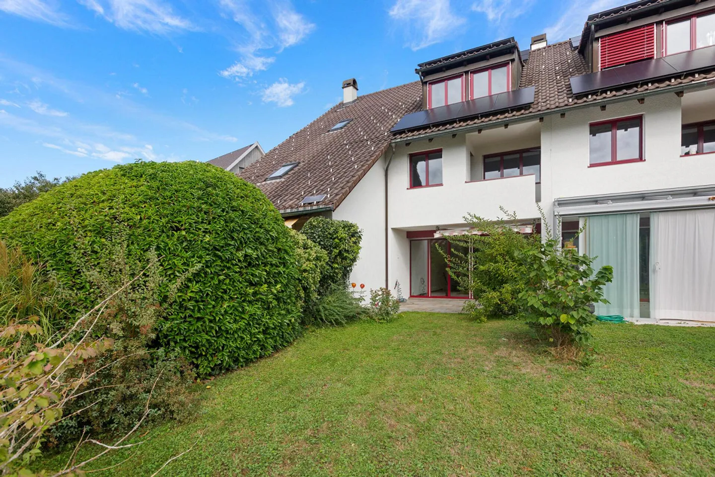 Living on three levels: Attractive 6.5-room middle house with sauna - Photo 1 of 16